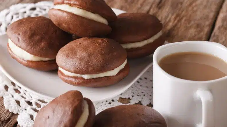 Cookies au cacao avec une garniture fraîche (Whoopie pies)
