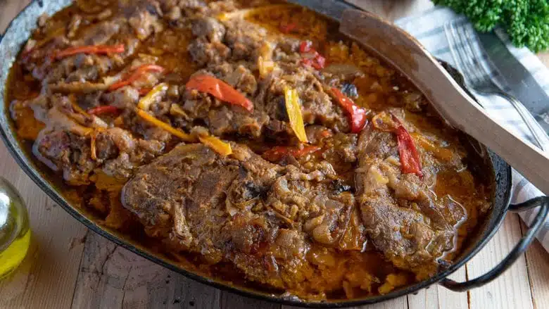 Côtes de porc à l'oignon et aux poivrons