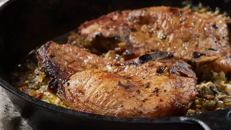 Côtes de porc au miel et à l'ail