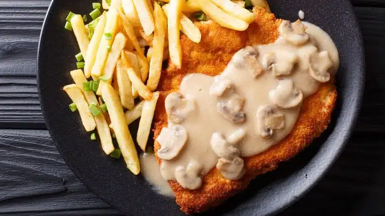 Escalope de porc avec sauce aux champignons
