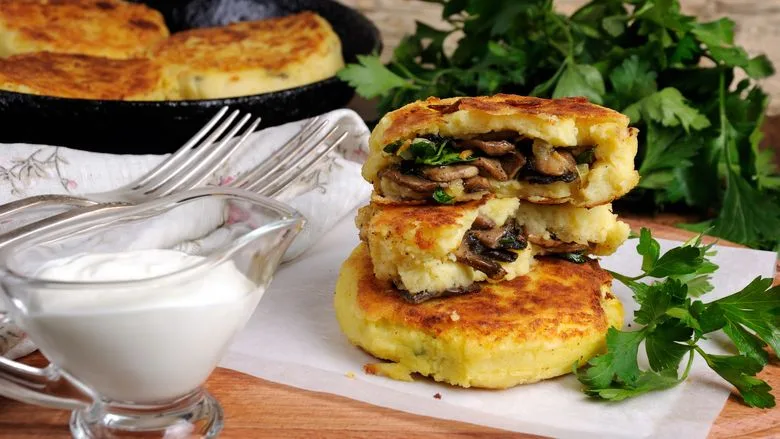 Galettes de pommes de terre farcies aux champignons