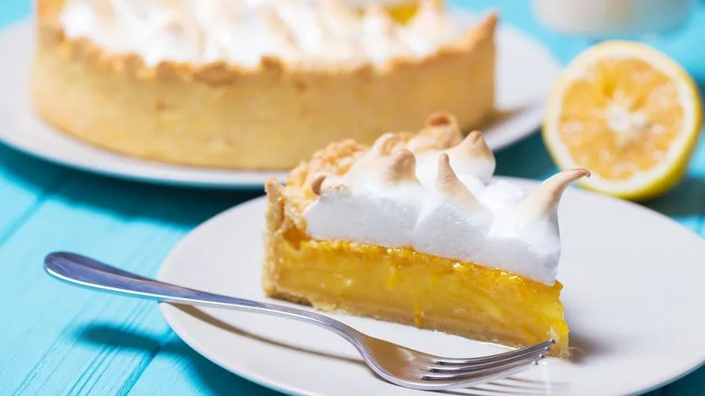 Gâteau au citron avec neige à la vanille