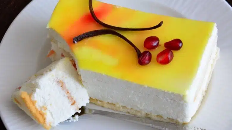 Gâteau au citron sans cuisson avec fromage blanc et biscuits au beurre