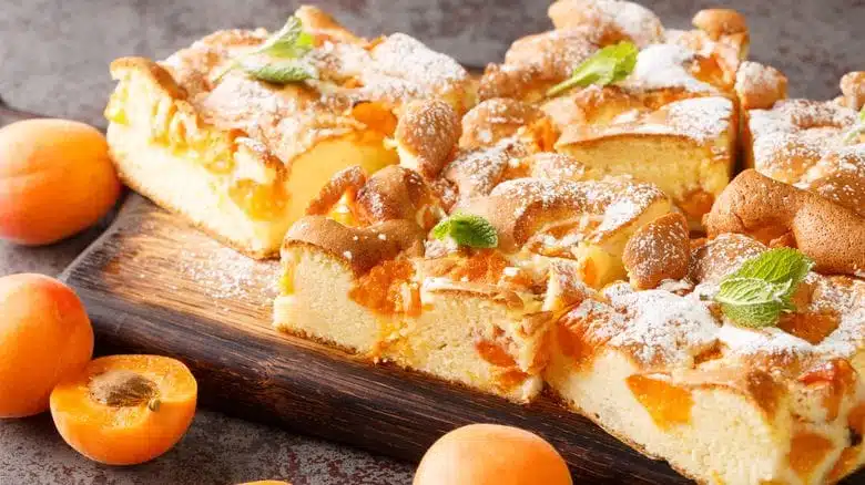 Gâteau moelleux aux abricots frais
