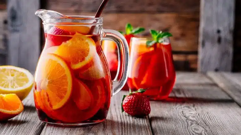 Sangria à la fraise et à l'orange