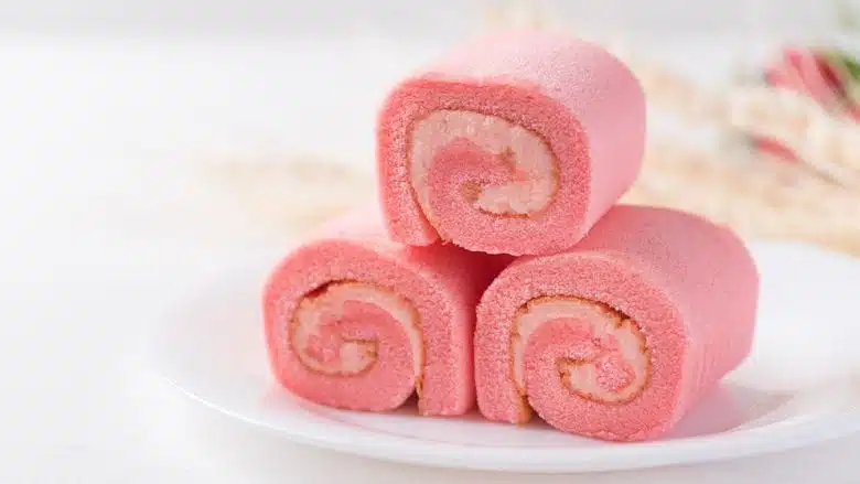 Roulade rose légère pour les grandes et les petites princesses