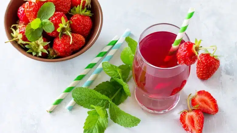 Sirop maison à la fraise avec une touche de vanille