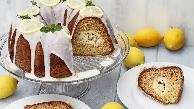 Gâteau bundt au remplissage de crème au citron