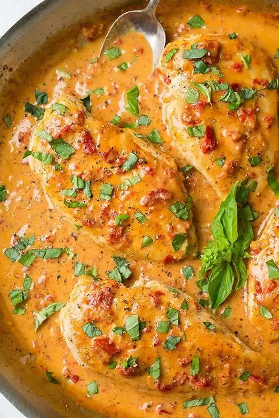 Blancs de Poulet à la Crème de Tomate