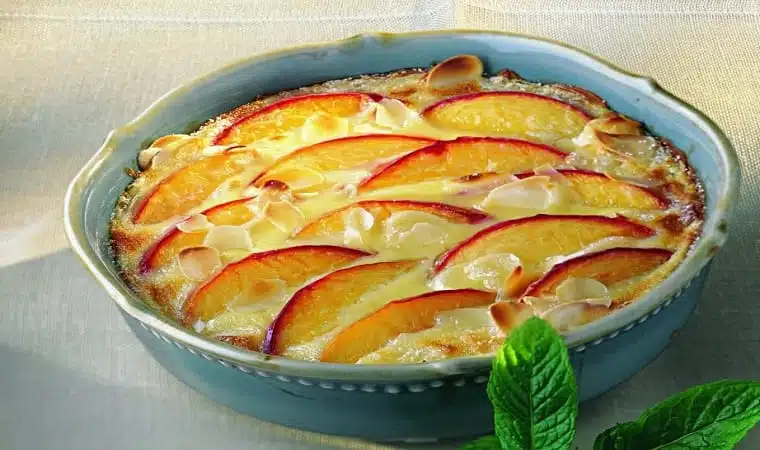 Gratin de pêches à la crème d’amandes