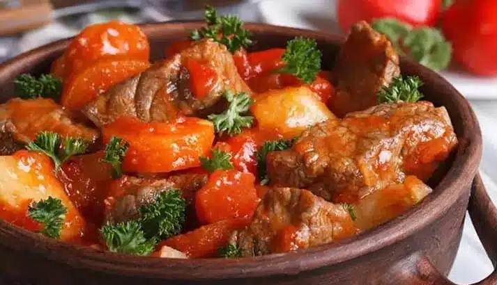 Mijoté de Bœuf aux Carottes et à la Sauce Tomate