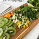 Cette salade kiwi diabète associe kiwi frais, feta allégée et épinards, le tout servi cru avec une vinaigrette légère au citron.