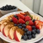 Recette rapide de fruit peu sucré pour diabétique avec fraises fraîches et yaourt nature, servi en verrine pour un dessert léger et gourmand