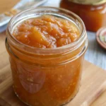 Réalisez une savoureuse confiture abricot Thermomix à base d'abricots bien mûrs, cuite doucement et prête à tartiner sur du pain frais