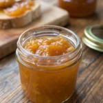 Préparez une délicieuse confiture abricot thermomix sans agar agar avec des fruits mûrs, mijotée doucement pour un goût d’été à tartiner toute l’année.