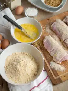 Un cordon bleu four croustillant au poulet et fromage fondant, doré au four et servi bien chaud pour un dîner gourmand et facile à préparer.