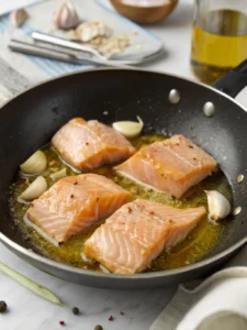 Découvrez cette recette saumonette à la poêle mijotée dans une sauce crémeuse , parfaite avec du riz ou des pommes de terre vapeur.