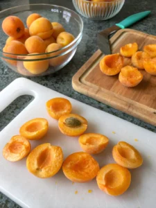Préparez une délicieuse confiture abricot thermomix sans agar agar avec des fruits mûrs, mijotée doucement pour un goût d’été à tartiner toute l’année.