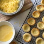Découvrez notre recette de vol au vent fromage, garni d'une généreuse béchamel au comté et emmental, gratiné au four pour un cœur fondant et savoureux.